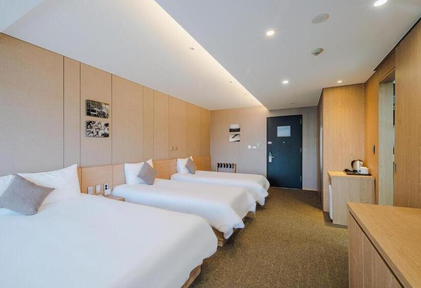 جناح جونيور مزوَّد بشرفة, Bridge Seogwipo