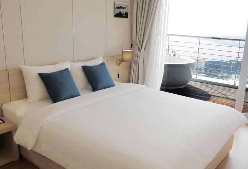 جناح ملكى, Bridge Seogwipo