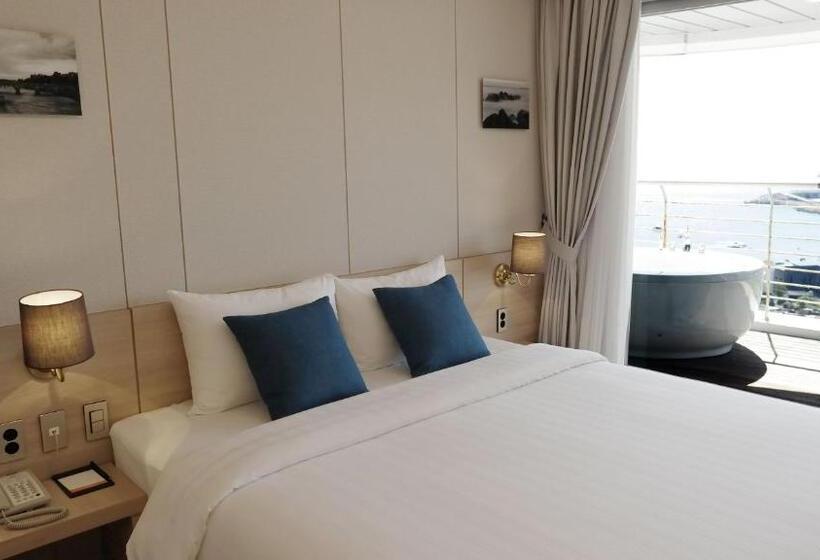 جناح ملكى, Bridge Seogwipo