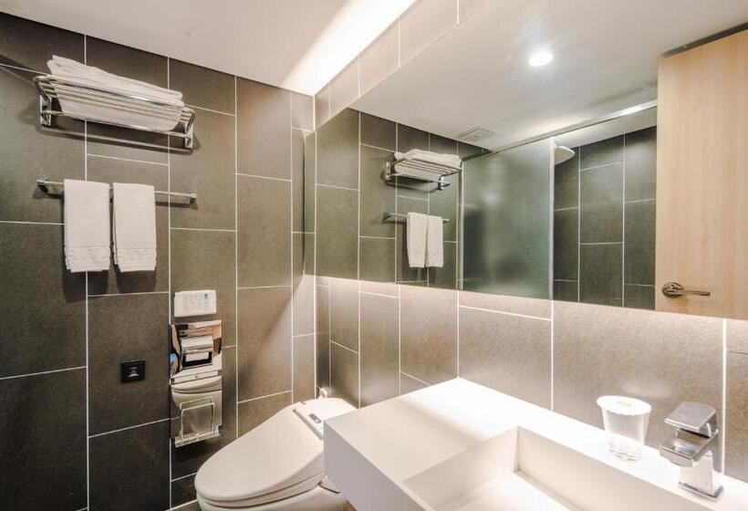 غرفة قياسية مطلّة علي البحر مزوَّدة بشُرفة, Bridge Seogwipo