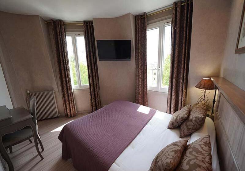 Номер Стандарт, Hôtel Du Château