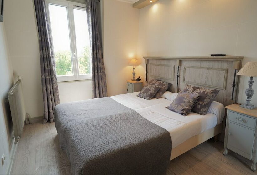 Номер Стандарт, Hôtel Du Château