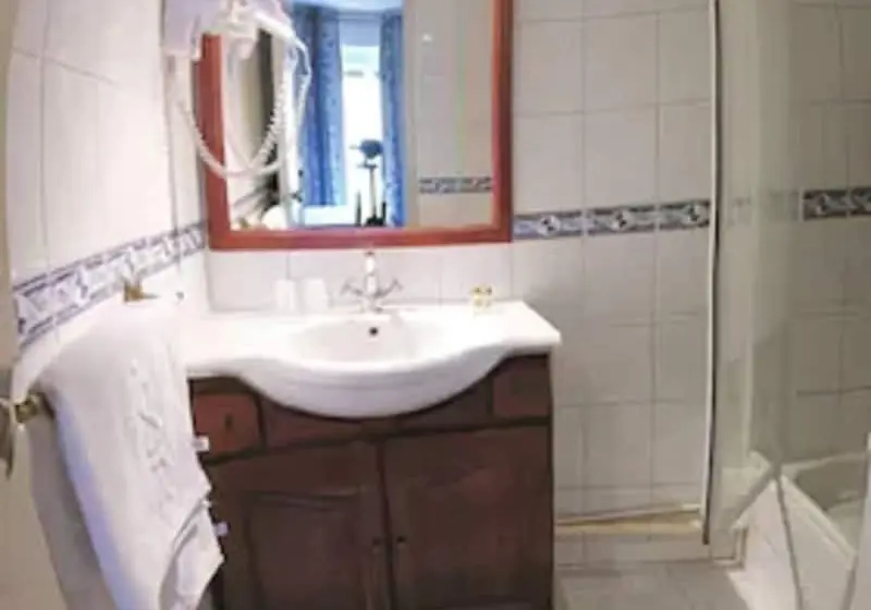 スタンダード4人部屋, Hôtel Du Château