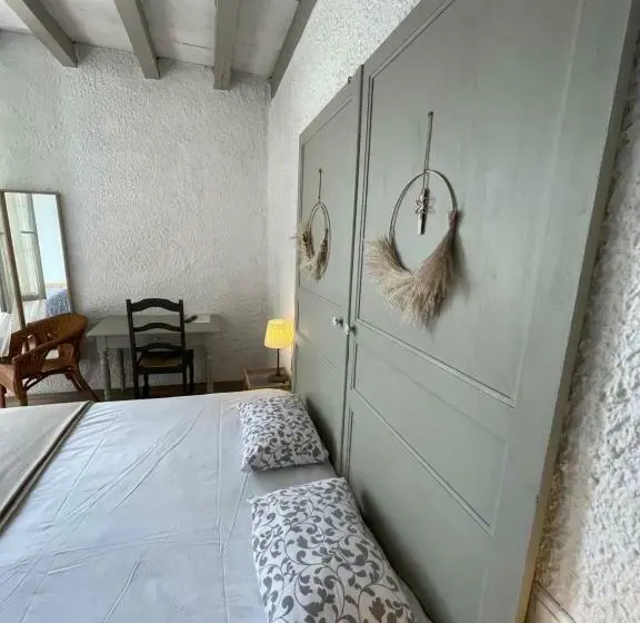 スタンダードルーム, Hôtel Et Restaurant Traditionnel L Escalandes