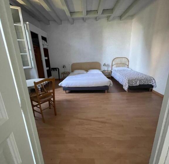 غرفة عائلية, Hôtel Et Restaurant Traditionnel L  Escalandes