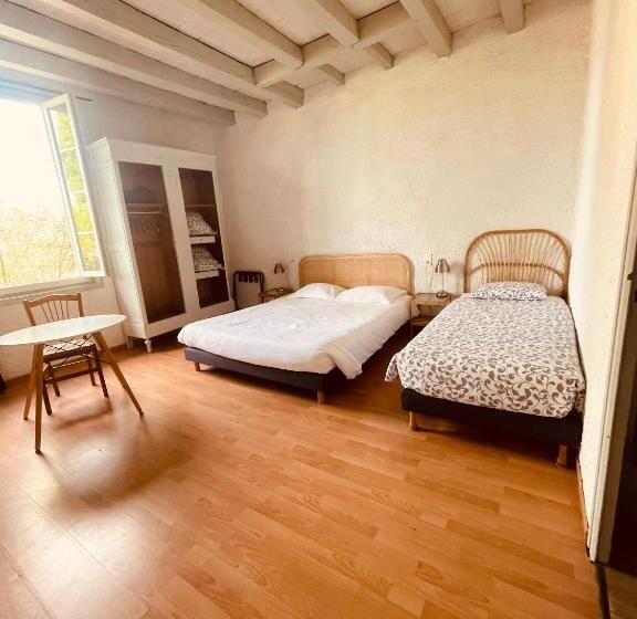 غرفة عائلية, Hôtel Et Restaurant Traditionnel L  Escalandes