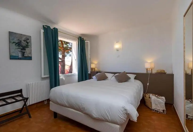 プールの見えるシングルルーム, Hôtel Les Lentisques
