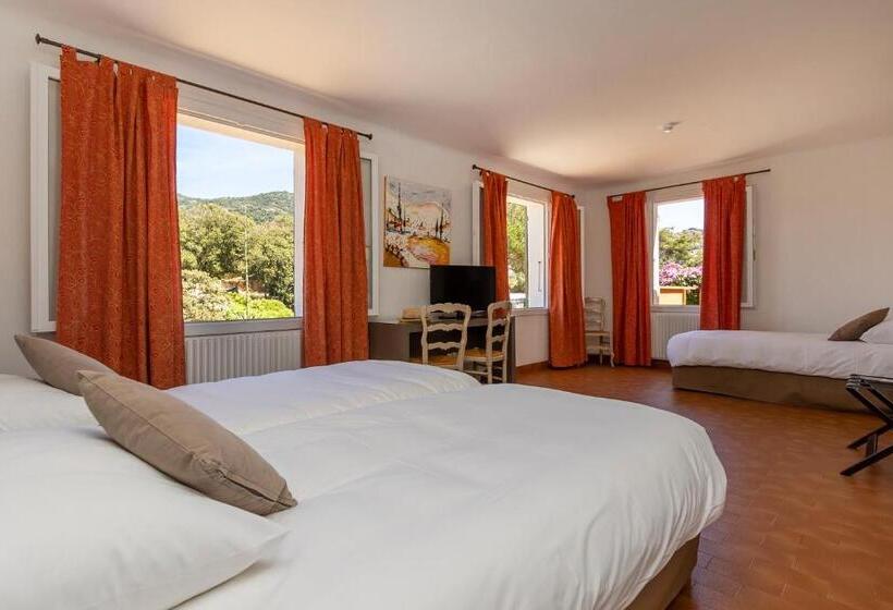 Номер Стандарт Трехместный, Hôtel Les Lentisques