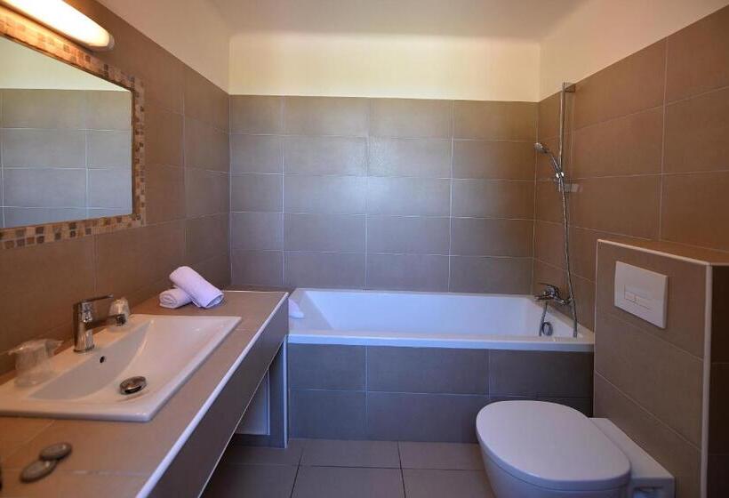 Номер Superior Вид на Бассейн, Hôtel Les Lentisques