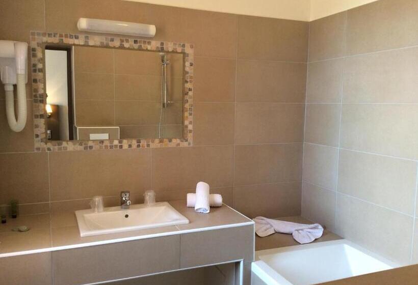 Номер Superior Вид на Бассейн, Hôtel Les Lentisques