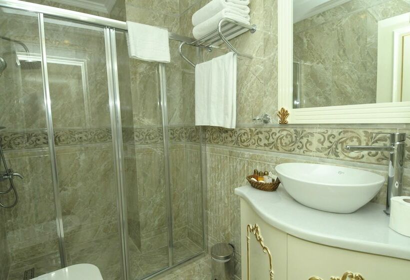 اتاق استاندارد سه نفره, İstasyon