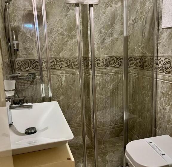 Economy Triple Room, İstasyon