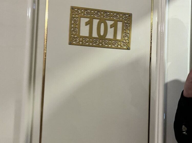 Economy Triple Room, İstasyon