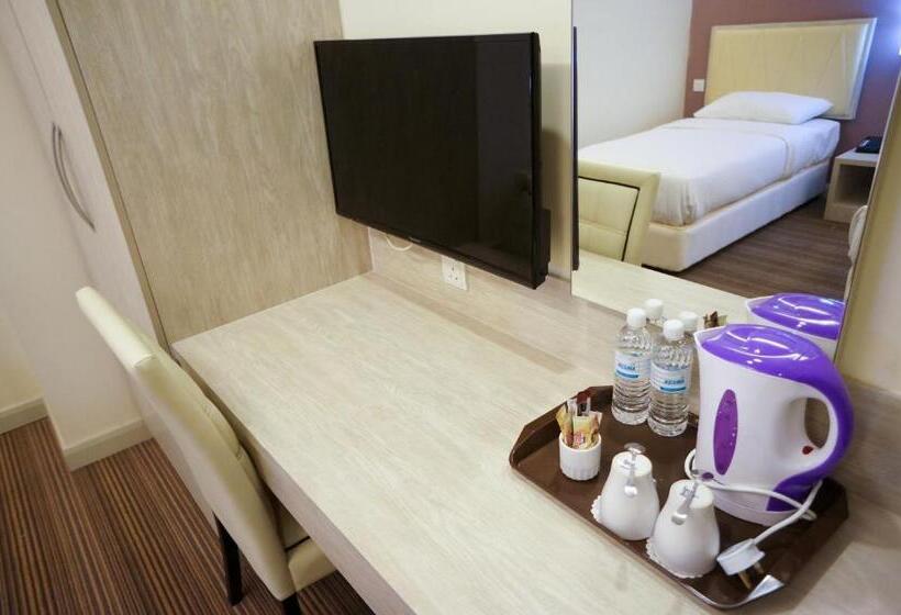 חדר משפחתי, Kosma Business