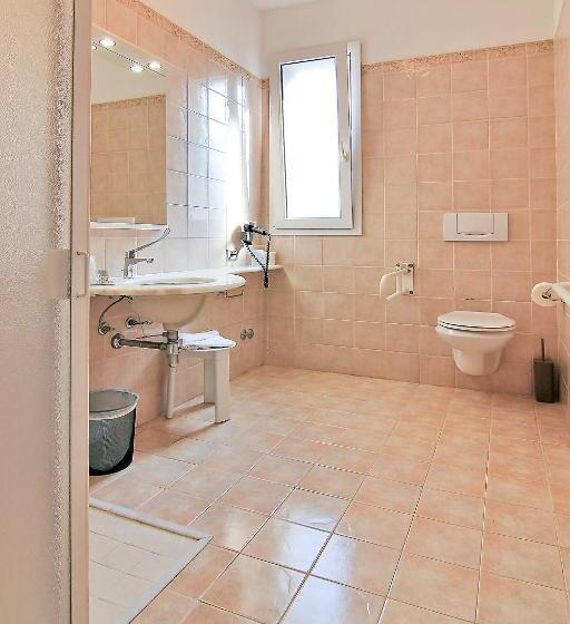 スタンダードトリプルルーム, La Perla