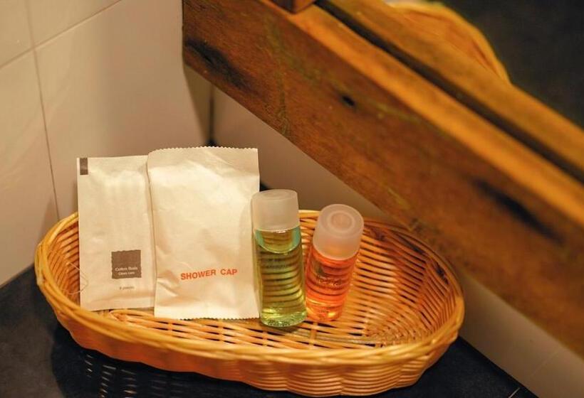 غرفة قياسية مزوَّدة بشُرفة, Letana