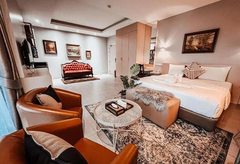 جناح ديلوكس, Letana