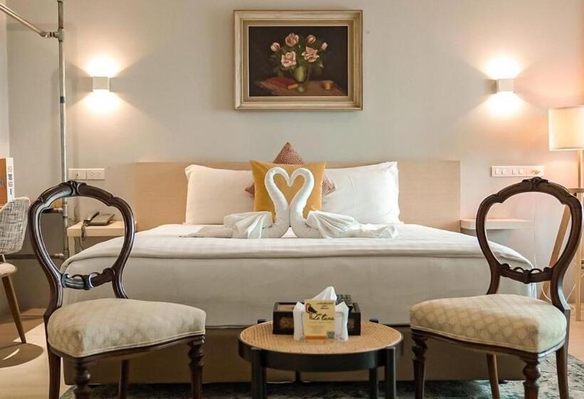 جناح ديلوكس, Letana