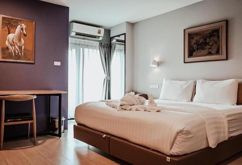 غرفة قياسية سرير كينج, Letana