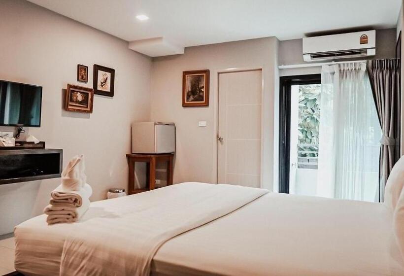 غرفة قياسية سرير كينج, Letana