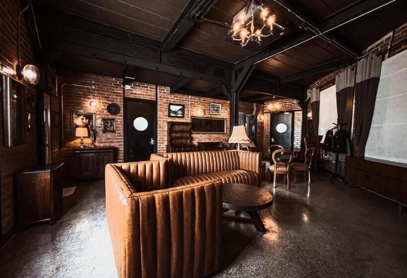 جناح ديلوكس سرير كينج, Letana