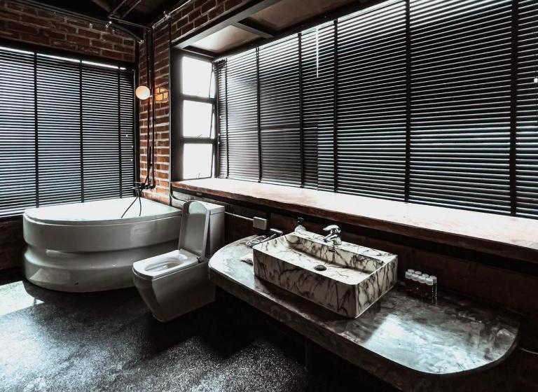 جناح ديلوكس سرير كينج, Letana