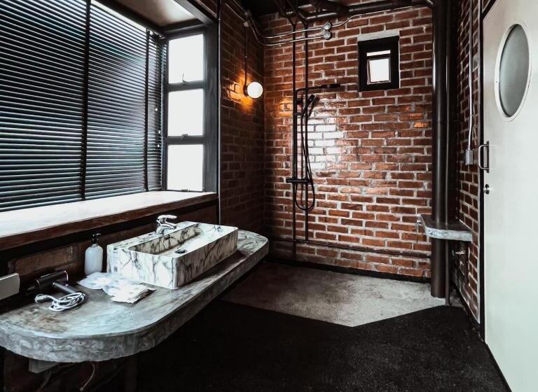 جناح ديلوكس سرير كينج, Letana