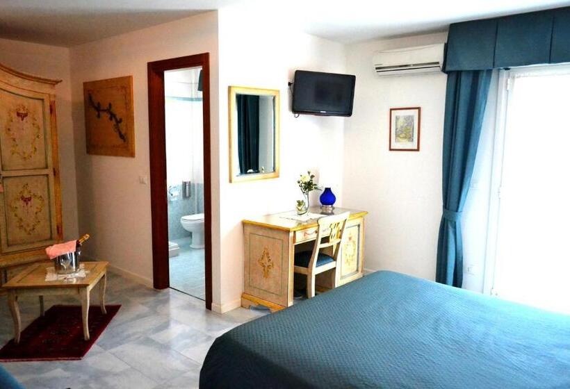 غرفة قياسية ثلاثية مزودة بتراس, Oasi