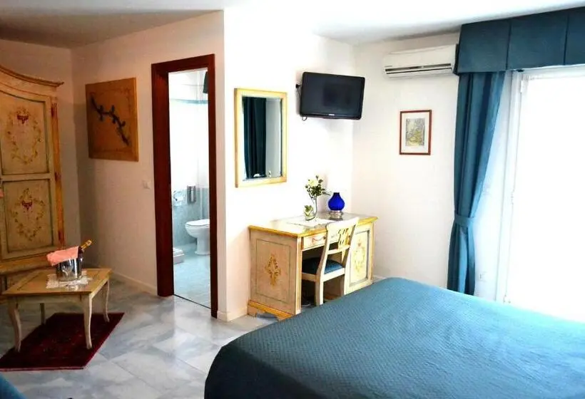Standard Triple Room with Terrace, Oasi