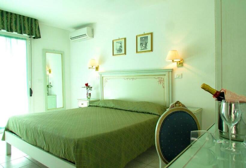 غرفة قياسية رباعية, Oasi