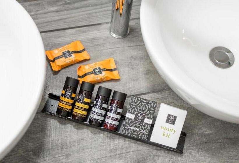 חדר סופריור, The Secret Boutique