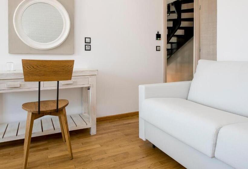 חדר סופריור, The Secret Boutique