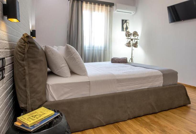 חדר סופריור, The Secret Boutique