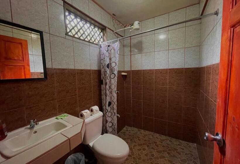 חדר סטנדרט לארבעה, Los Amigos Jungle Hotel Tortuguero