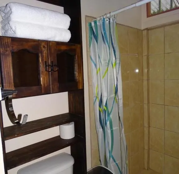 Perhehuone Puutarhanäkymä, Hostel Osa Tucan Drake