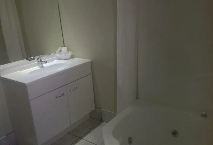 キングサイズベッドのスイートルーム, Central Park Motor Inn