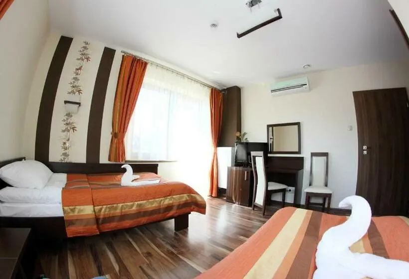اتاق استاندارد سه نفره, Mieszko