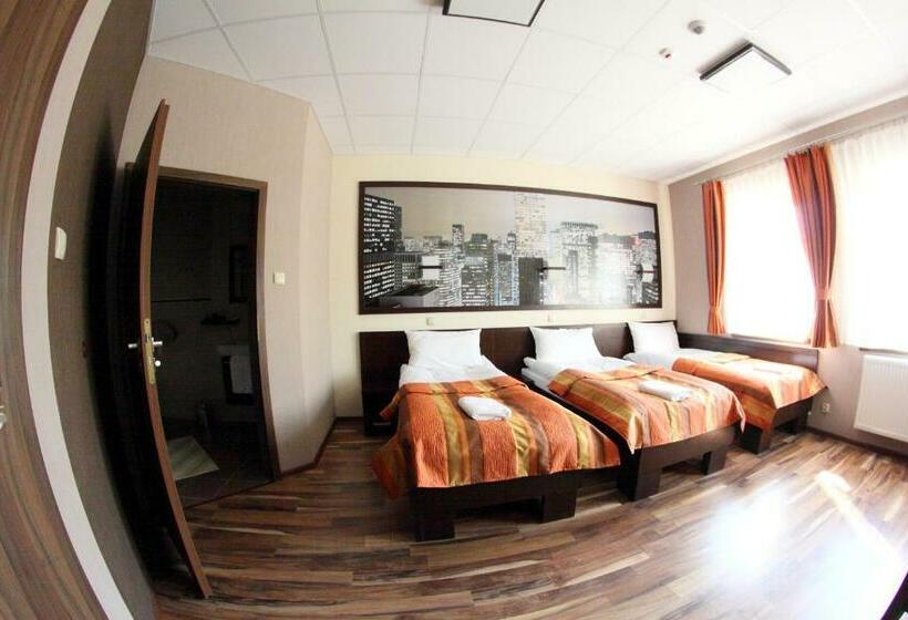 اتاق استاندارد سه نفره, Mieszko