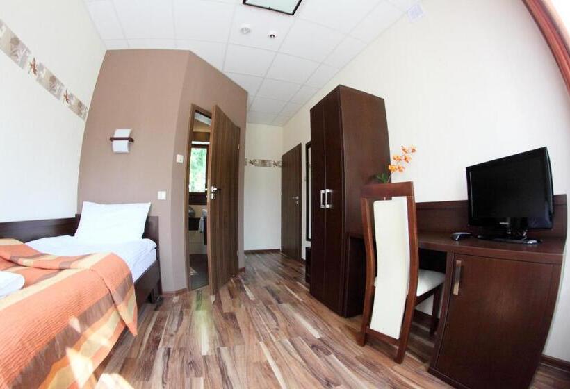 اتاق استاندارد یک نفره, Mieszko