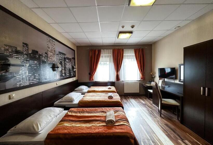 اتاق استاندارد سه نفره, Mieszko