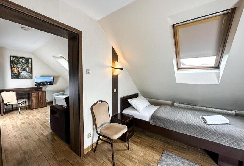 اتاق استاندارد چهار تخته, Mieszko