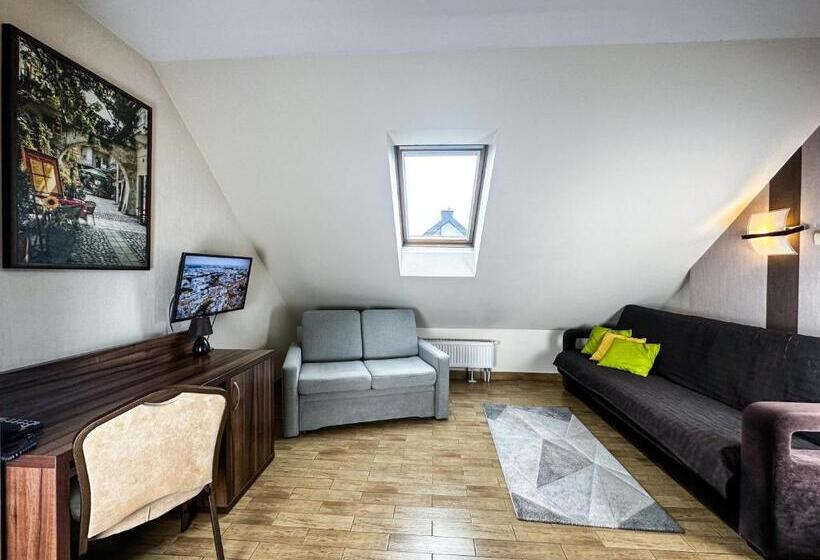 اتاق استاندارد چهار تخته, Mieszko