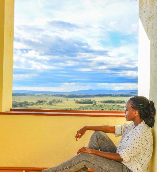 اتاق لوکس, Mwanzo Lodge