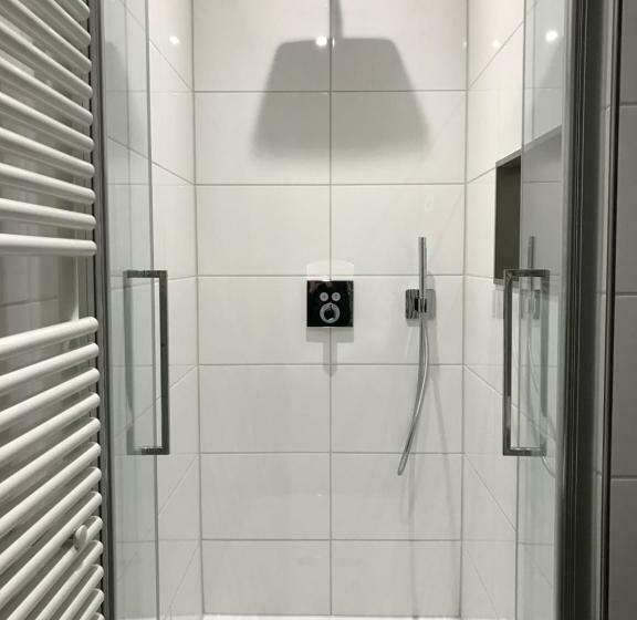 Comfort room with view, Rivers