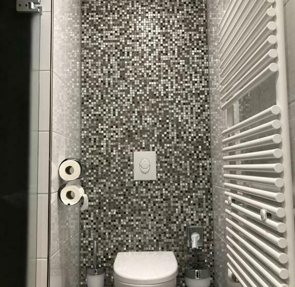 Comfort room with view, Rivers