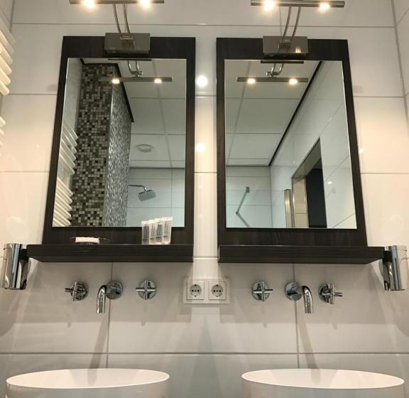 חדר סטודיו סטנדרד, Rivers