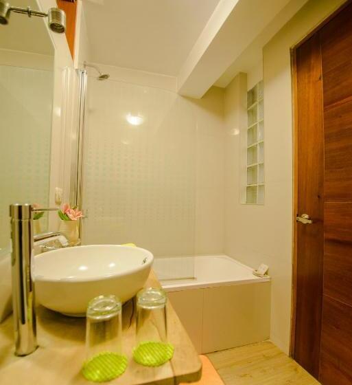 豪华三人间, Wayta Inn