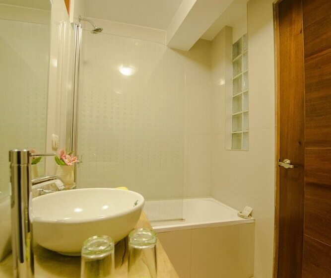 豪华单人间, Wayta Inn