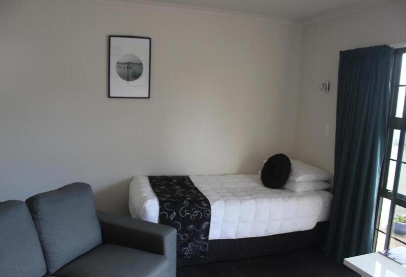 Семейный Номер, Kiwi Court Motel