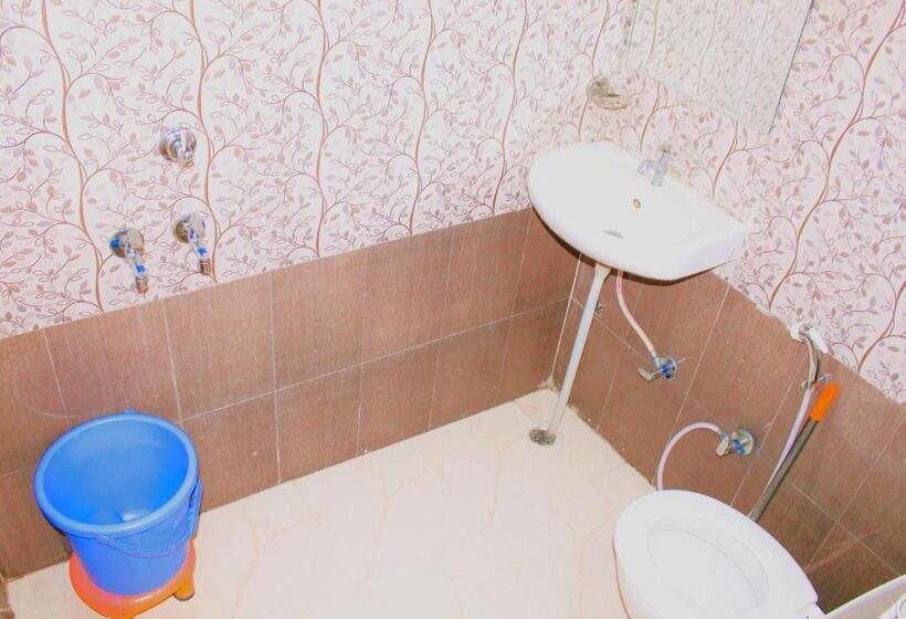 اتاق خانوادگی با چشم‌انداز باغ, Windsor Cottages